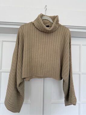 Cream cropped knit turtleneck sweater bell sleeves size L